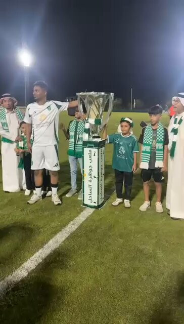 j Y1xYjR7QzmC2JB.jpg