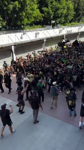 5yx5 ZqGhuoSniKX.jpg