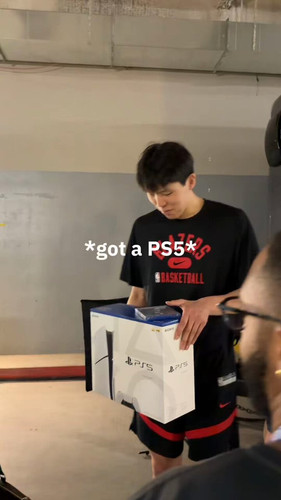 moa9oc5bYnvt70yI.jpg