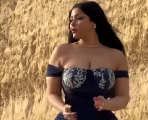 بزاز هرم الموديلز سلمي الشيمي من قلب الاهرامات FGVIhI2.md