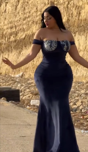 بزاز هرم الموديلز سلمي الشيمي من قلب الاهرامات FGVudwQ.md