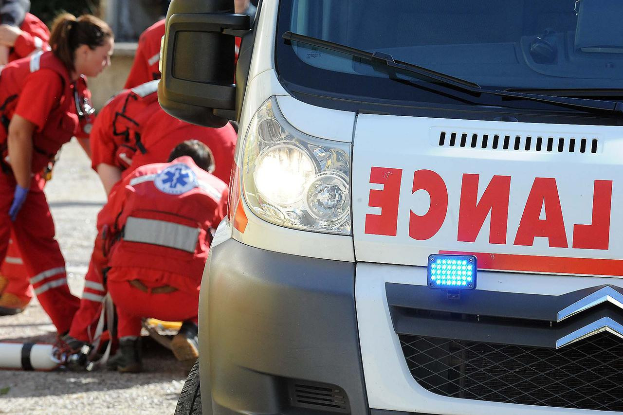 KRAGUJEVČANIN PRONAĐEN MRTAV PORED AUTOMOBILA: Lekari pokušali reanimaciju, ali bez uspeha..