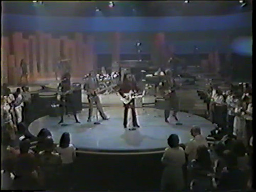 cap S01E03 Solid Gold Andy Gibb, Paul Simon, Oak Ridge Boys, Robert John (1980 09 27) 00 03 33 01.jpg