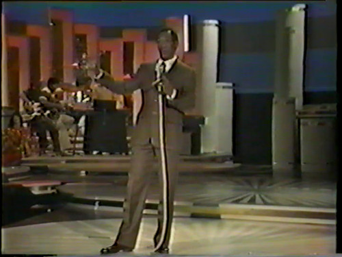 cap S01E03 Solid Gold Andy Gibb, Paul Simon, Oak Ridge Boys, Robert John (1980 09 27) 00 15 10 02.jpg