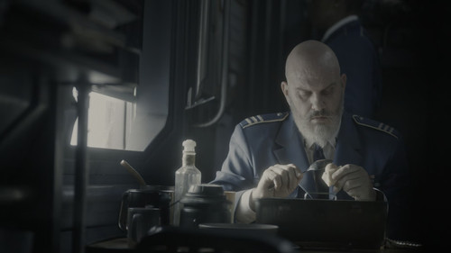 Snowpiercer.S0E02.Smolder.to.Life.1080p.NF.WEB DL.CZ EN.DD+5.1.HDR.HEVC My.mkv snapshot 04.56 [2025.