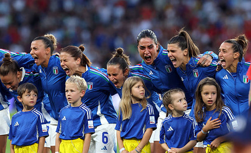 BERN, SWITZERLAND - JULY 11: Players of Italy sing their sides national anthem prior to the UEFA Wom.jpg