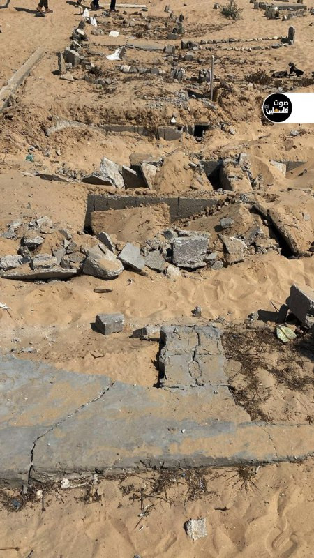 الاحتلال ينبش ويهدم قبورا في أحد مقابر غرب خانيونس....