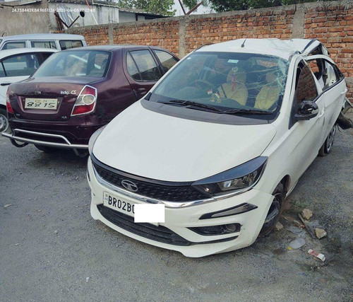 Damaged Vehicle13135741.jpg