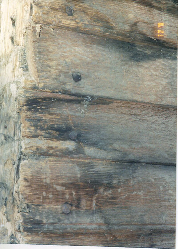 800px Close up of original quarter sawn riven oak clapboards in leanto attic.jpg