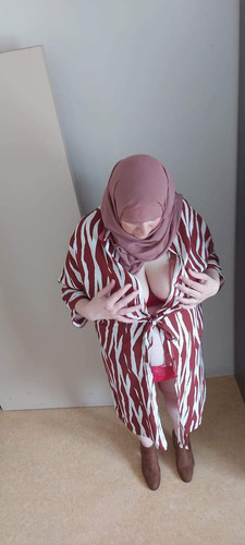 نودز مصري جديد لبنت بتلحس صباعها وبزازها واقعة من التيشرت FHVyRIV.md