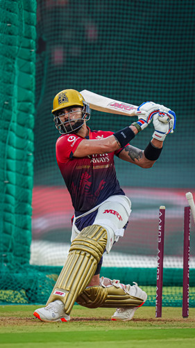 Ahmedabad: Royal Challengers Bengaluru's Virat Kohli bats during a training session on the eve of th.jpg