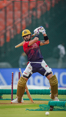 Ahmedabad: Royal Challengers Bengaluru's Virat Kohli bats during a training session on the eve of th.jpg