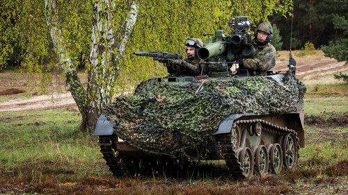 waffentraeger wiesel 1 tow richtschuetze und kraftfahrer