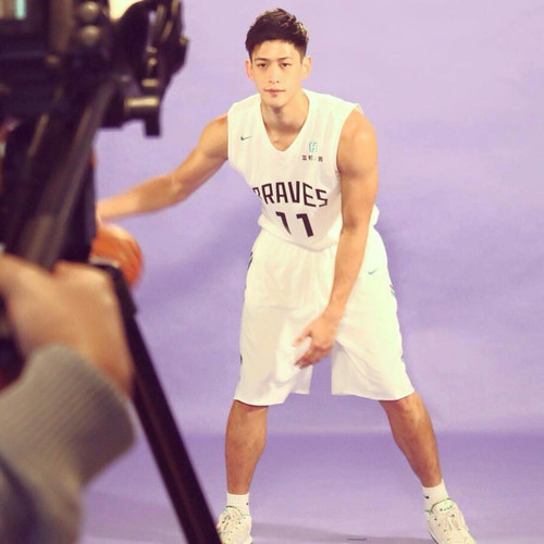 tumblr ny8a5kegzq1ururdco8 1280.jpg