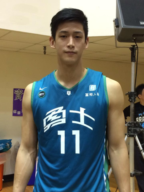 tumblr o2ath9zxiO1v6iteqo2 500.jpg