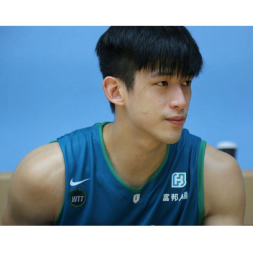 tumblr o2ath9zxiO1v6iteqo1 500.jpg