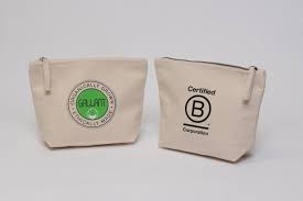 PapaChina Provides Custom Cosmetic Bags in Bulk.jpg