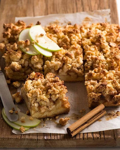 Apple Crumble Bars 6.jpg?resize=900%2C1125&zoom=0.jpg