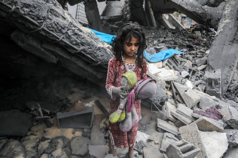 🟨وكالة "الأونروا":

- يتم بيع ملايين قوالب الصابون يومياً حول العالم.. لكن في غزة، العثور على الصابون شبه مستحيل.

- هناك حاجة لتدفق منتظم لمستلزمات ا...