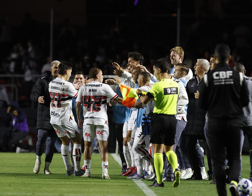 Vitória tranquiliza o São Paulo e fortalece confiança na Libertadores