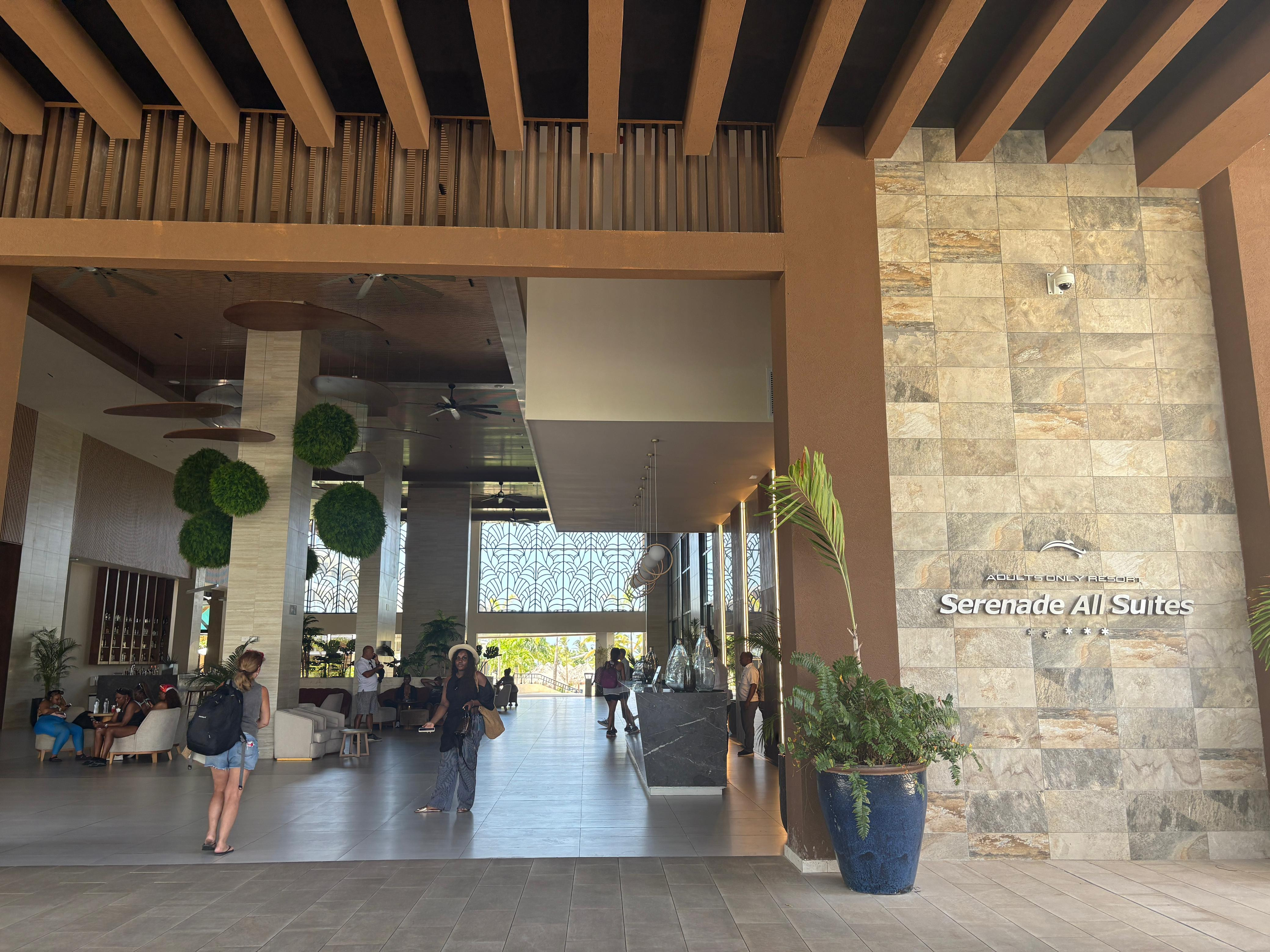 IMG-20250728-WA0023.jpg Entrada Serenade All Suites Punta Cana