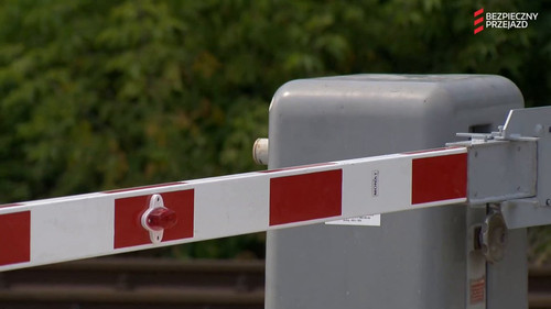 bDKXwPZf7Un0 5fv.jpg