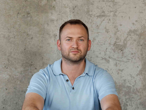  Philipp Shrage, founder of Kronung Group, leading a strategic planning session..jpg