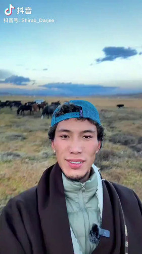 ZG1 uvrgJUUFWmid.jpg