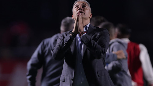 Crespo divulga escalação do São Paulo para duelo contra o Vitória