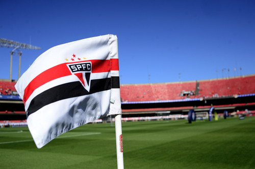 São Paulo enfrenta Vitória: horários, escalações e onde assistir ao vivo