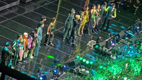 b4umh 9A8TNFvwrj.jpg