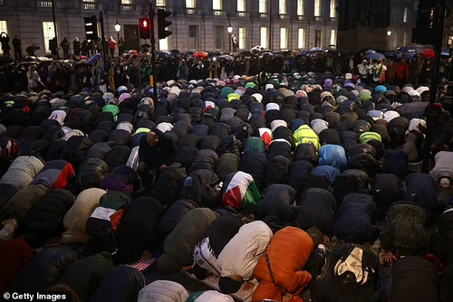 Gx yR1yW4AAGo8h?format=png.png