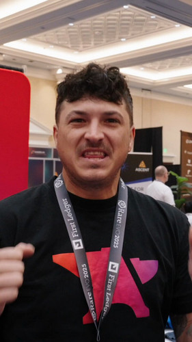 7iVLp2r9 OM1B tu.jpg