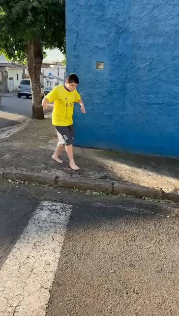 kCMyUCLklQrjLEet.jpg