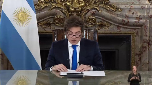 uJpbsUUjb L7Ukcy.jpg