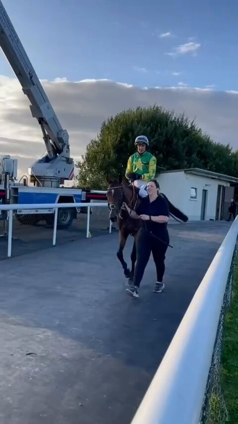 67oVa9R4 e3yB414.jpg