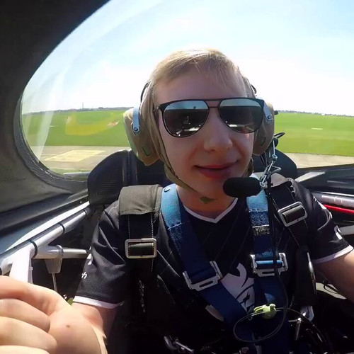 QyjA NfSuDt IVY8.jpg