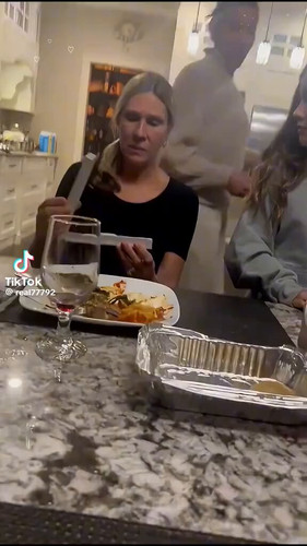 xTsKJ6hVjMt vb U.jpg