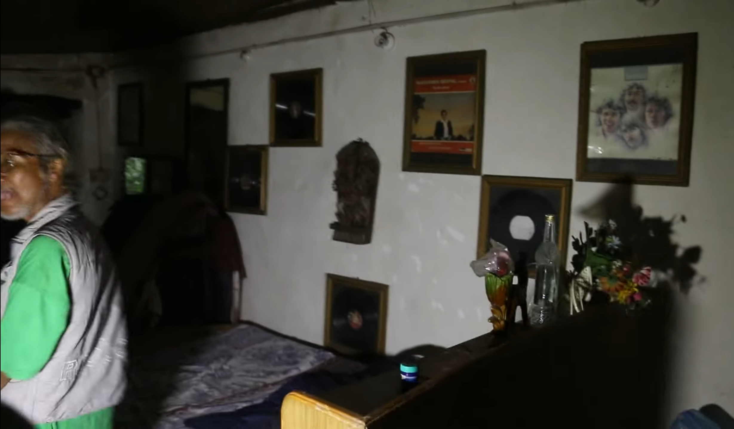 घरधनी बस्ने कोठा र त्यहाँ रहेका मुल्यवान सामानहरु
