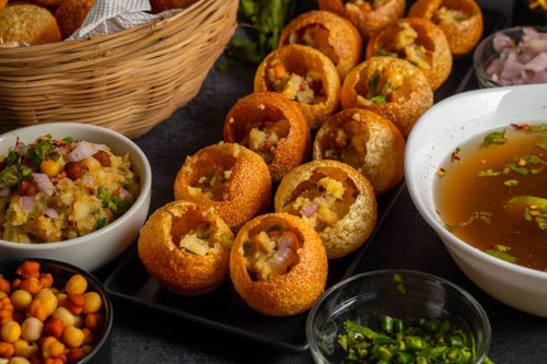 Sooji Wale Golgappe - Bollywood Taste.jpg
