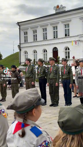 CZBoLn9Pw45LTbQN.jpg