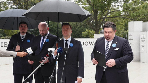 ZY5geWHz5WEq RIy.jpg