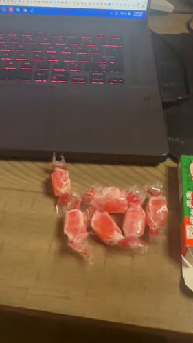 dyIpA9pHKtVUhx26.jpg