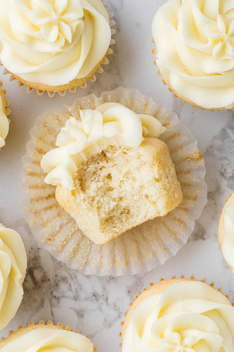Vanilla Cupcakes 37.jpg