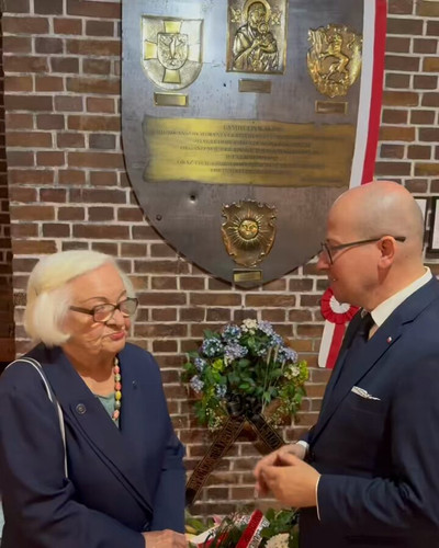 eWX5HpbdEY GLmMz.jpg