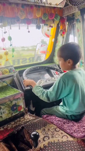 33 sLyANzMDPsXk7.jpg