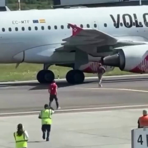 O7VWViIH2W3lJpWq.jpg