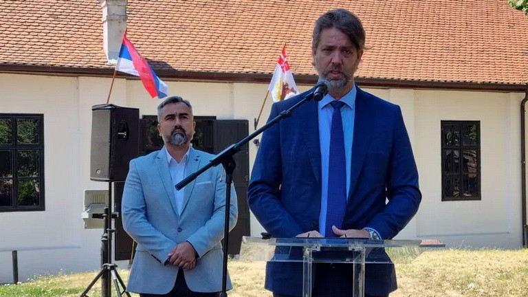 DAŠIĆ I MOMČILOVIĆ DONIRAJU POLOVINU JULSKE PLATE ZA POMOĆ POSLE POŽARA – pozvali i ostale funkcionere!