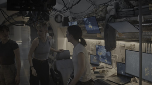 Snowpiercer.S03E02.The.Last.to.Go.1080p.NF.WEB DL.CZ EN.DD+5.1.HDR.HEVC My.mkv snapshot 43.20 [2025.