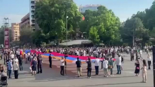 s6bIzR4 7a 1TeB2.jpg